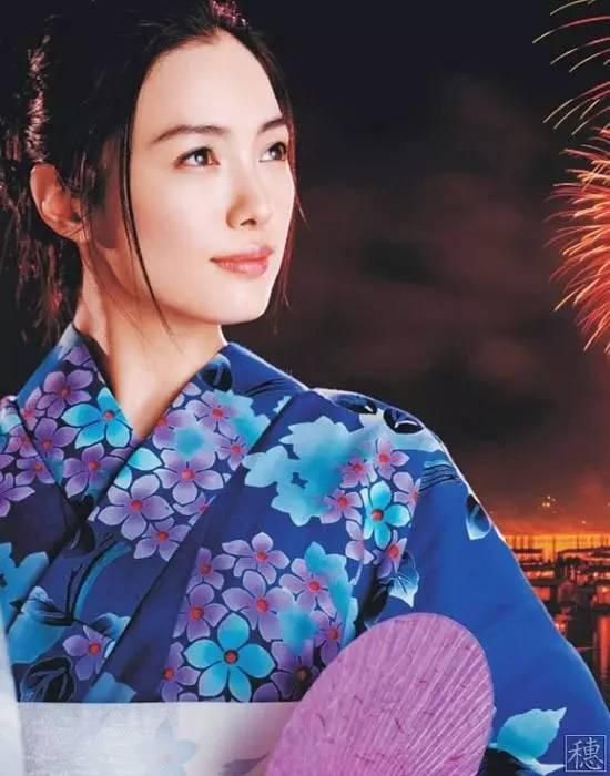 潘粤明李现联手上演悬疑风大片 造型有范眼神有戏 2017-11-22 今年最火的两部网剧《白夜追凶》《河神》的男主合体啦！
