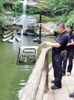 多张汉克斯的大特写、与索马里海盗的紧张对峙场面一一亮相，有着丰富表演经验的汉 汤姆·汉克斯风采依旧 2010-08-30 当地时间2010年8月29日，被称为“电视界奥斯卡”的第62届艾美奖颁奖典礼在美国纽约时代广场诺基亚剧院盛大举行，本届艾美奖入围者实力雄厚竞争激烈，红地毯上也是群星闪耀，星光熠熠。
